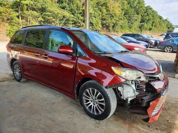 2018 TOYOTA SIENNA