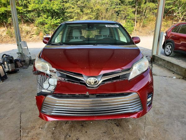 2018 TOYOTA SIENNA