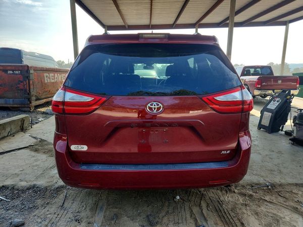 2018 TOYOTA SIENNA