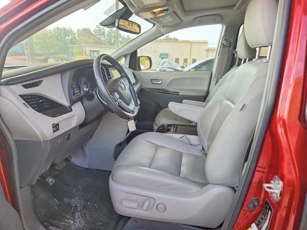 2018 TOYOTA SIENNA