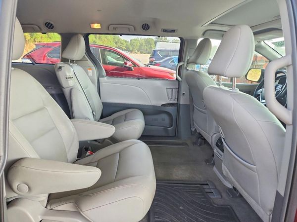 2018 TOYOTA SIENNA