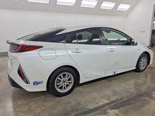 2021 TOYOTA PRIUS