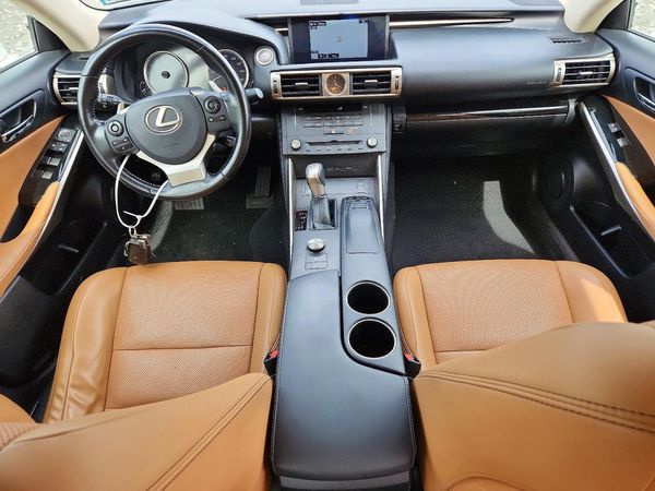 2016 LEXUS IS