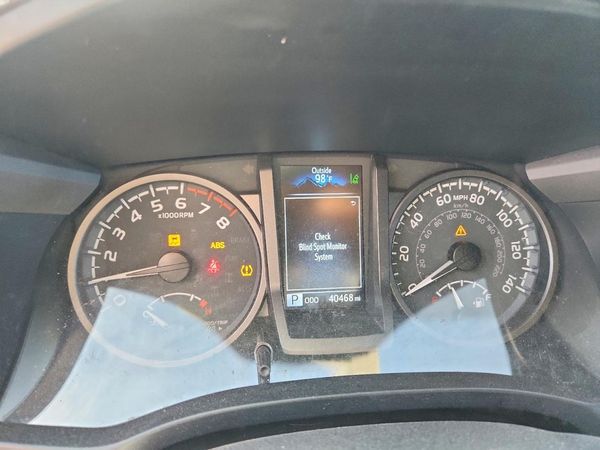 2022 TOYOTA TACOMA SR5