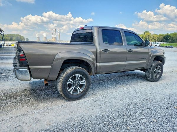 2015 TOYOTA TACOMA Delux Grade
