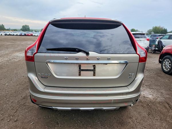 2015 VOLVO XC60 Premier+ (non R design) — DIRR