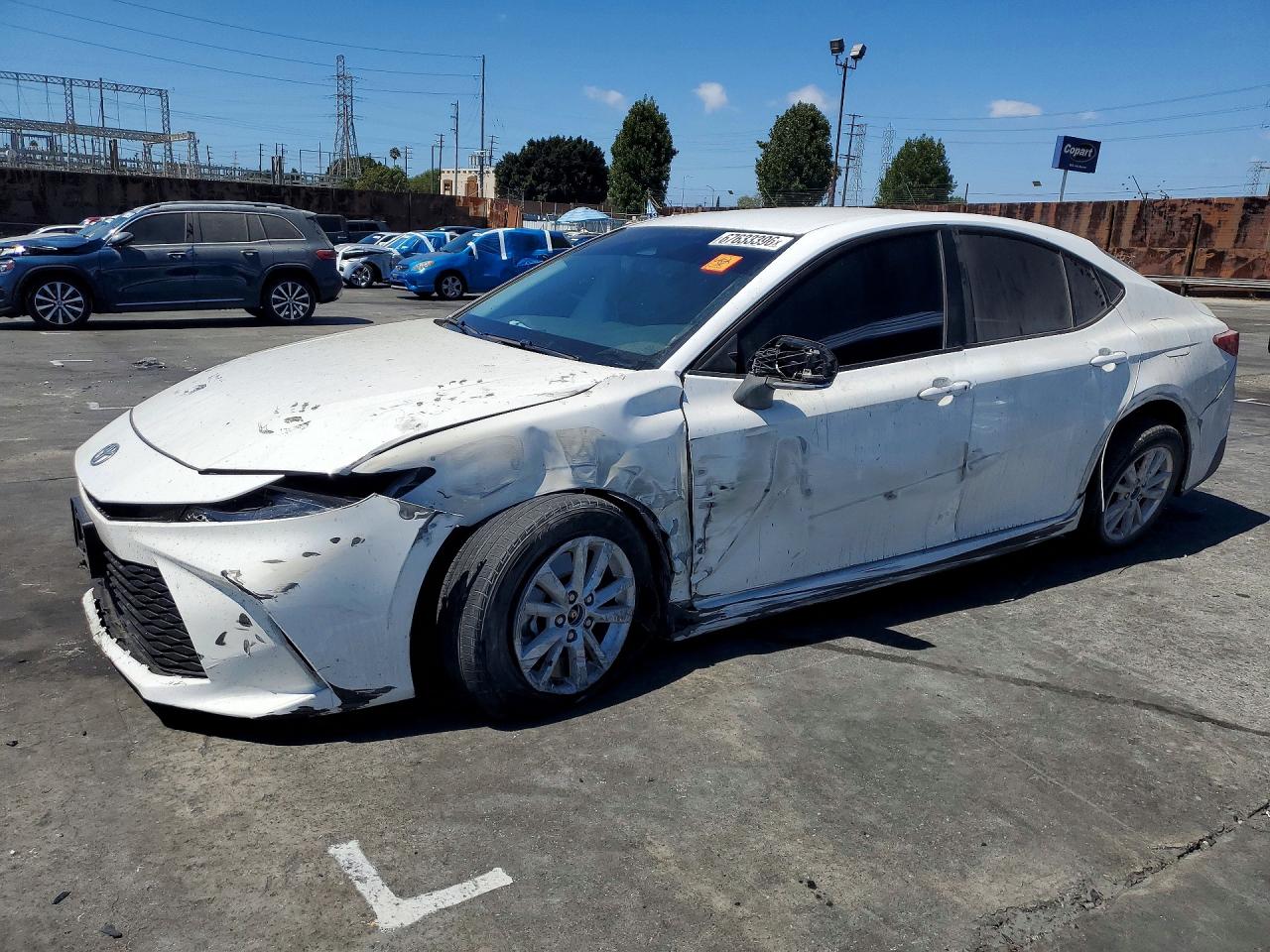 2025 TOYOTA CAMRY — Front 3/4