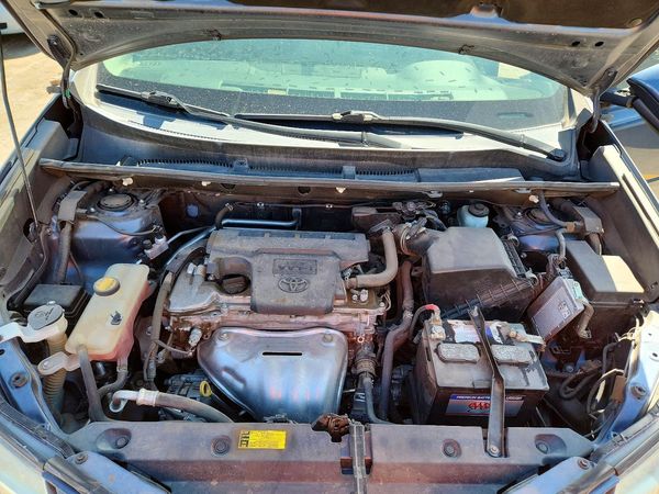 2014 TOYOTA RAV4 Sports — Engine bay