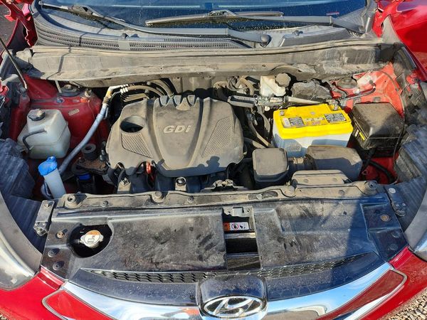 2014 HYUNDAI TUCSON GLS (Middle Level) — Engine bay