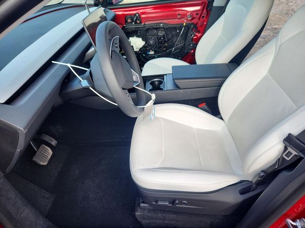 2026 TESLA MODEL Y