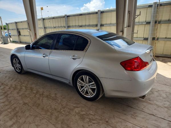 2013 INFINITI G37
