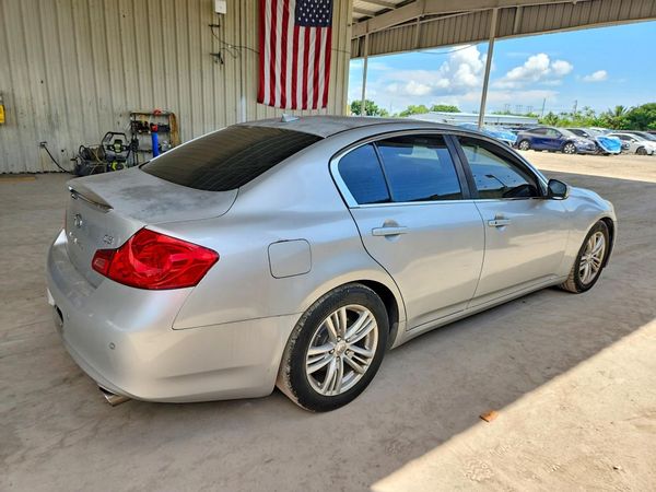 2013 INFINITI G37
