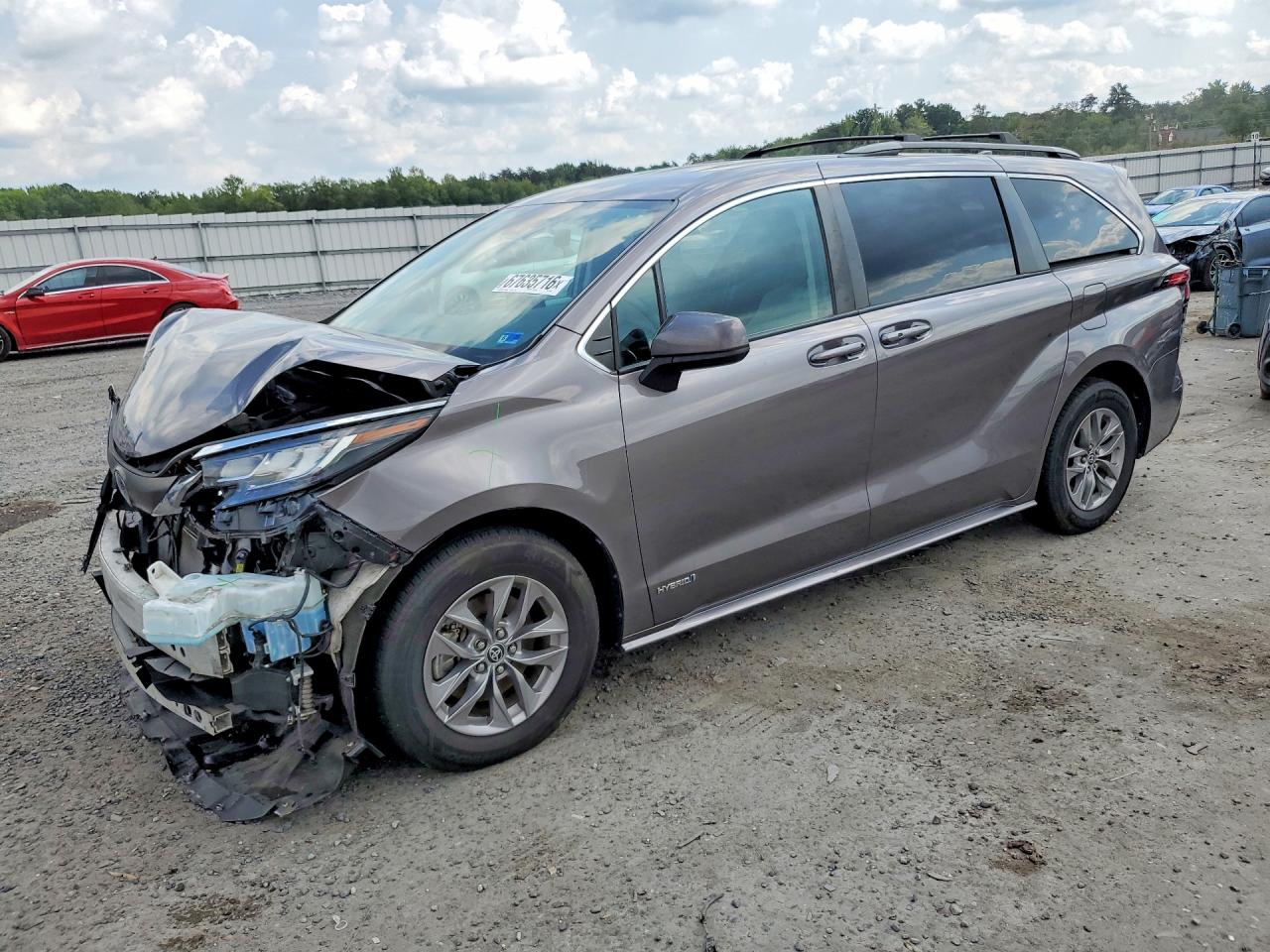 2021 TOYOTA SIENNA LE
