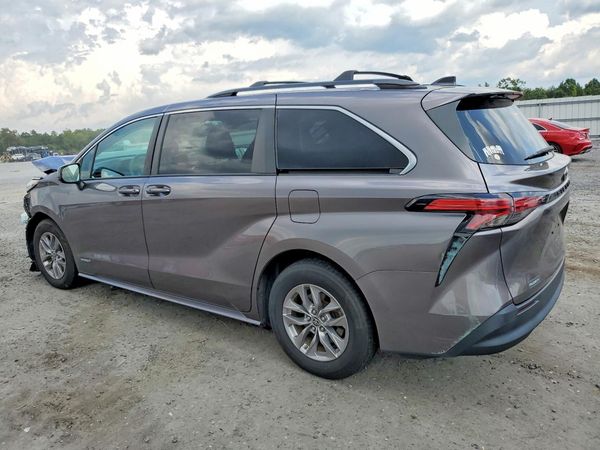 2021 TOYOTA SIENNA LE