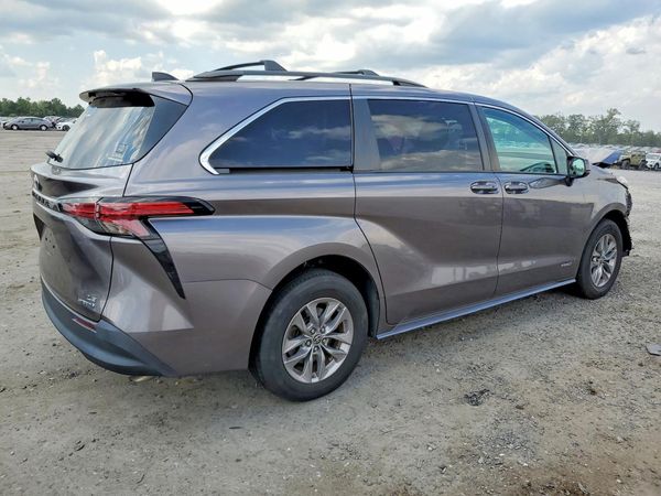 2021 TOYOTA SIENNA LE
