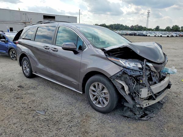 2021 TOYOTA SIENNA LE