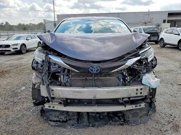 2021 TOYOTA SIENNA LE