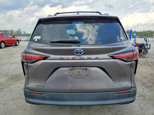 2021 TOYOTA SIENNA LE