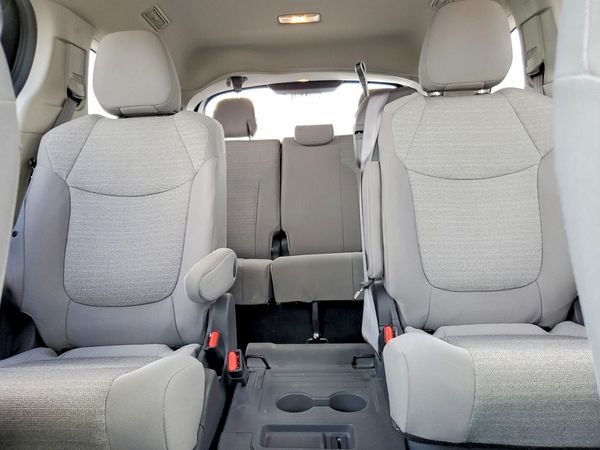 2021 TOYOTA SIENNA LE
