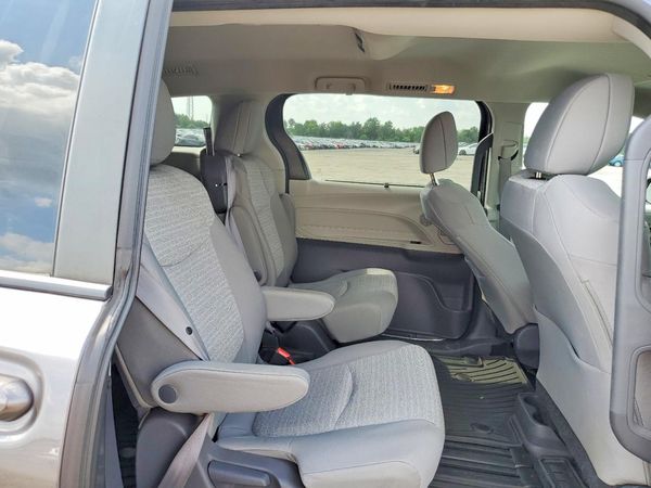 2021 TOYOTA SIENNA LE