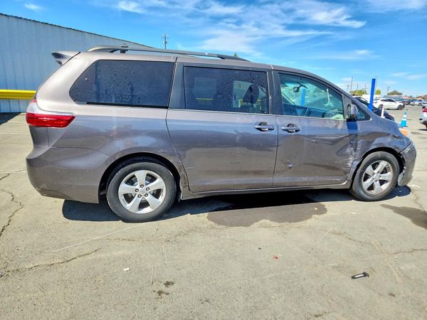 2015 TOYOTA SIENNA