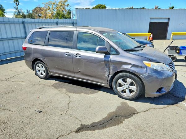 2015 TOYOTA SIENNA