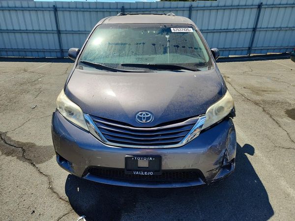 2015 TOYOTA SIENNA