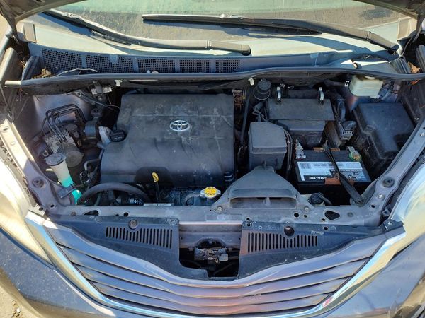 2015 TOYOTA SIENNA