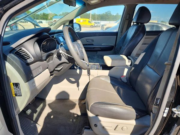 2017 KIA SEDONA LX