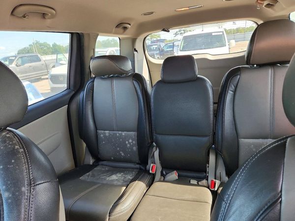 2017 KIA SEDONA LX