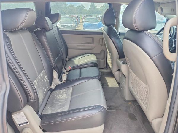 2017 KIA SEDONA LX