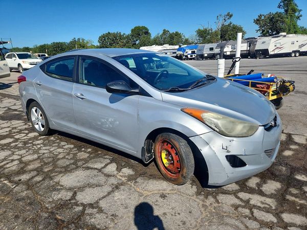 2013 HYUNDAI ELANTRA