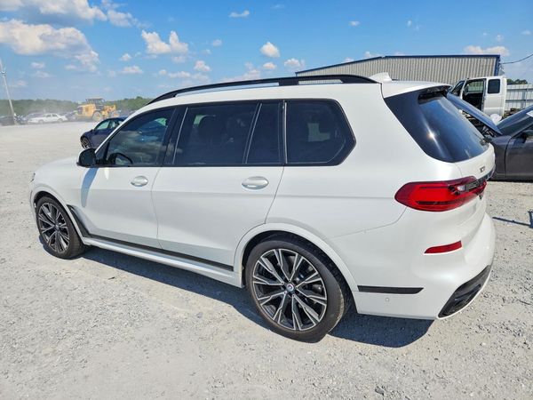 2022 BMW X7 M50i
