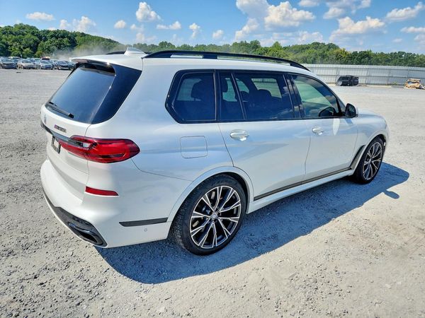 2022 BMW X7 M50i