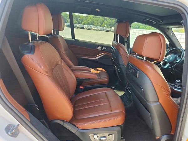 2022 BMW X7 M50i