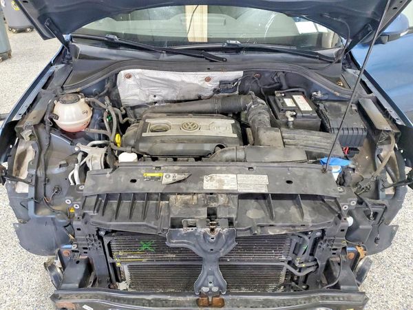2018 VOLKSWAGEN TIGUAN LIM 4Motion Base — Engine bay