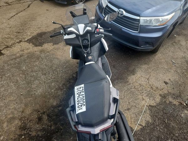 2024 GENUINE SCOOTER CO. SCOOTER