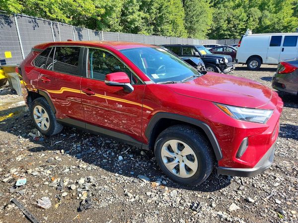 2023 TOYOTA RAV4 LE — Passenger 3/4