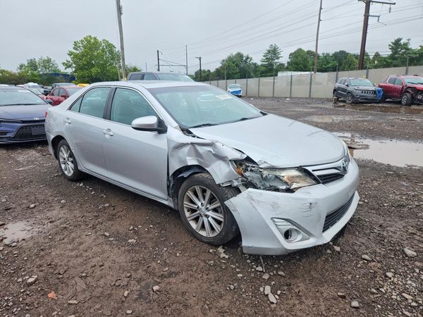 2014 TOYOTA CAMRY
