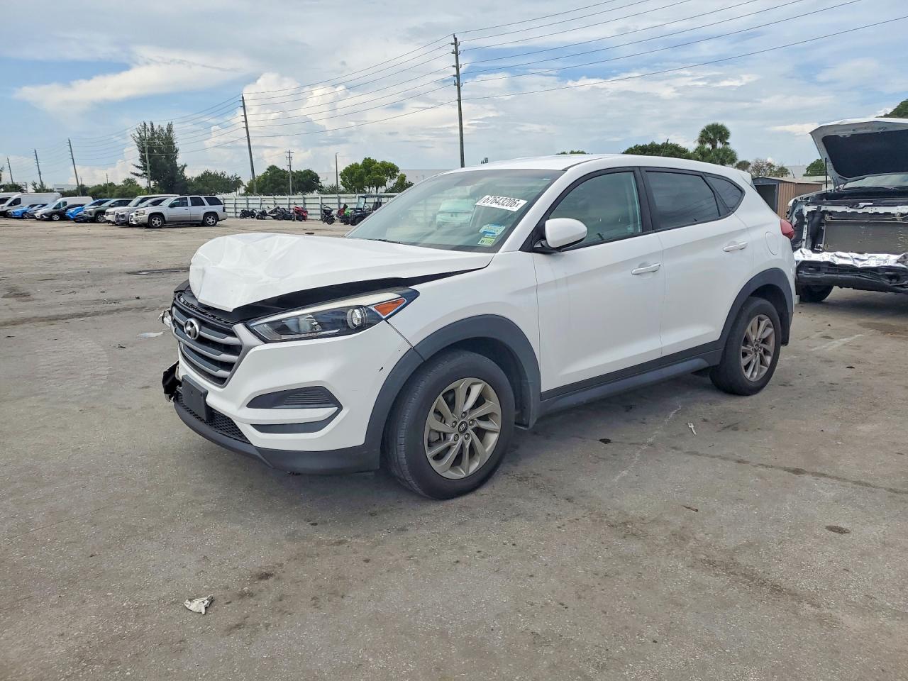 2017 HYUNDAI TUCSON SE (no options)