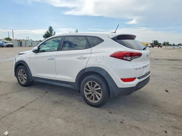 2017 HYUNDAI TUCSON SE (no options)