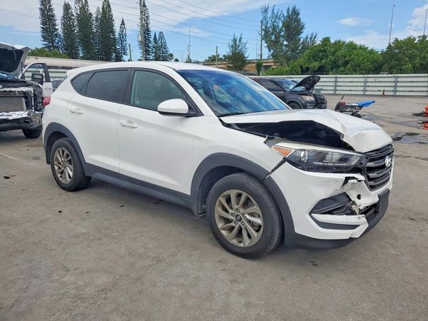 2017 HYUNDAI TUCSON SE (no options)