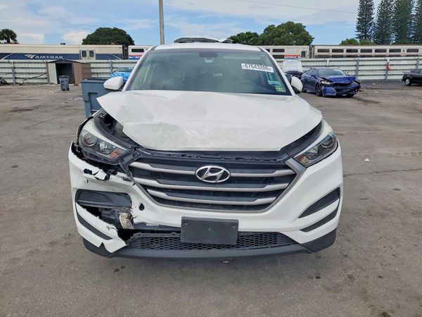 2017 HYUNDAI TUCSON SE (no options)