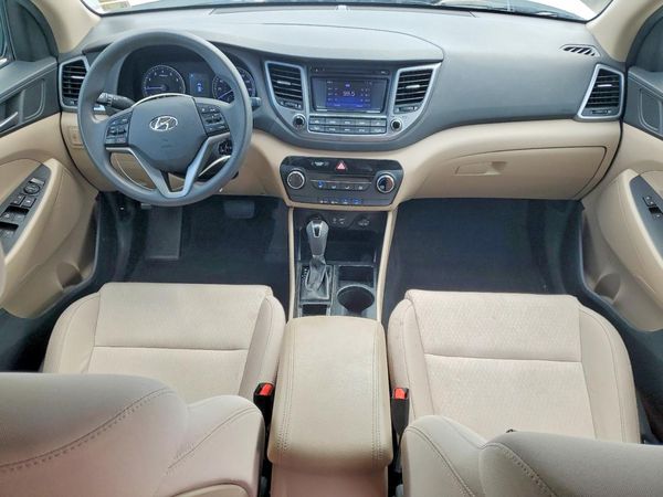2017 HYUNDAI TUCSON SE (no options)