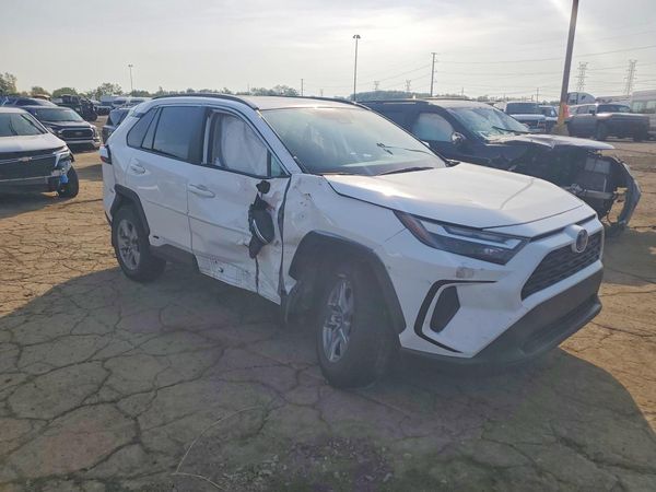 2023 TOYOTA RAV4 XLE — Passenger 3/4