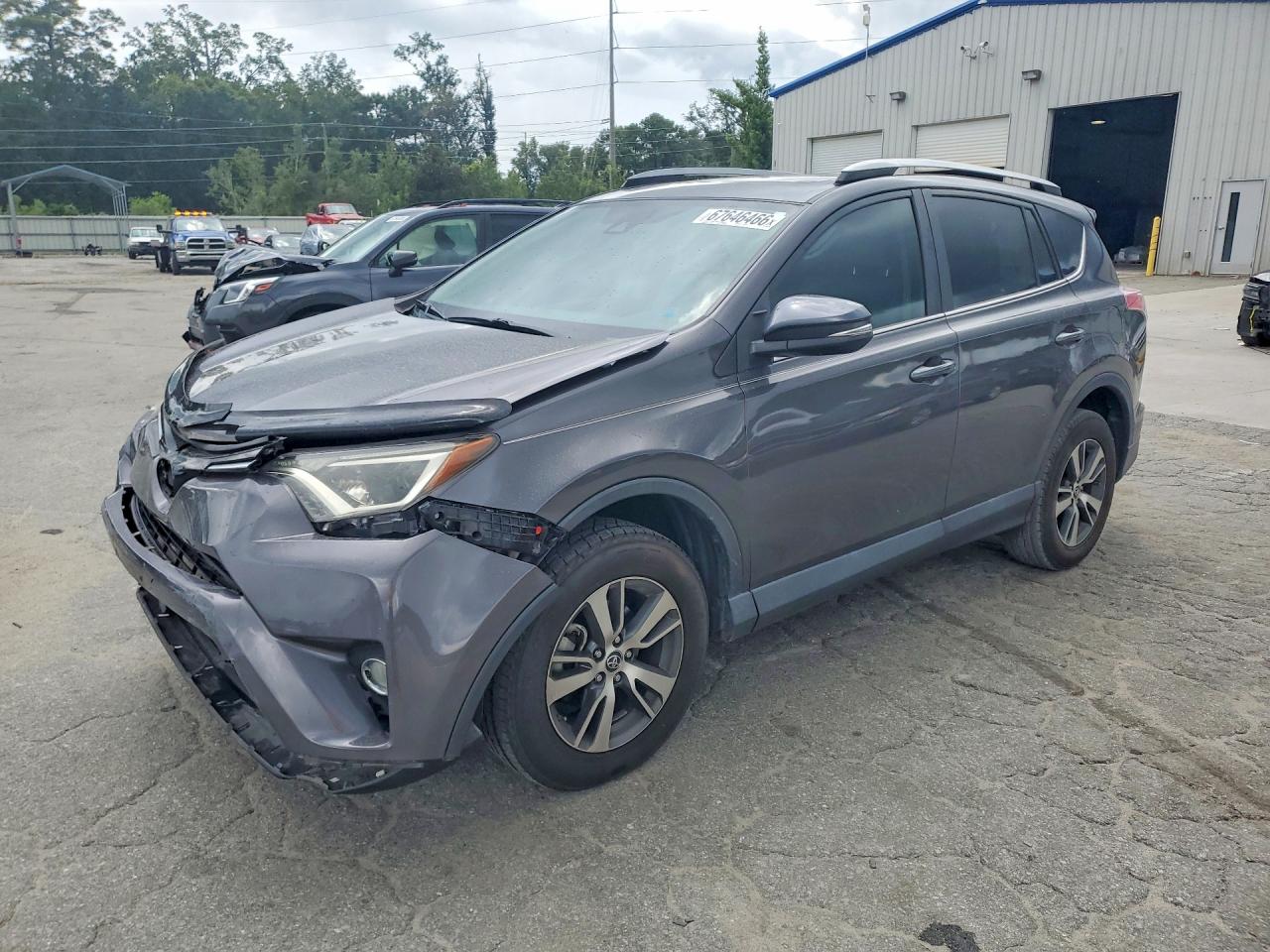 2017 TOYOTA RAV4 XLE — Front 3/4