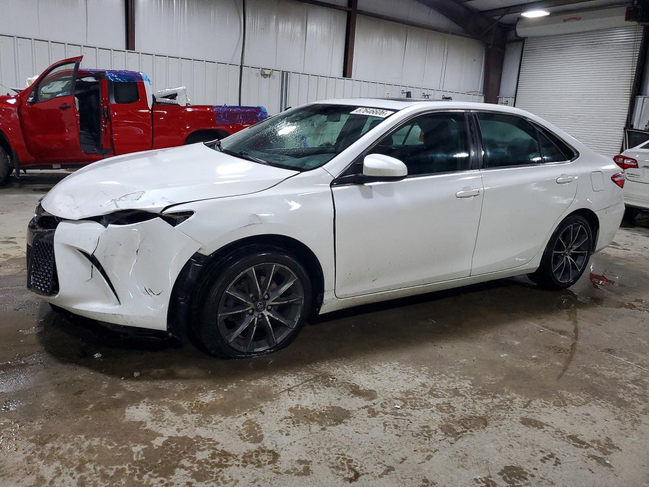 2016 TOYOTA CAMRY — Front 3/4