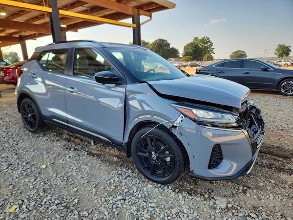 2022 NISSAN KICKS SR