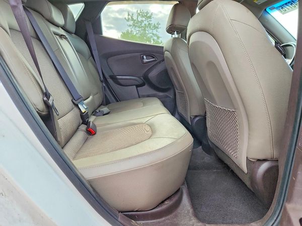 2015 HYUNDAI TUCSON GLS (Middle)