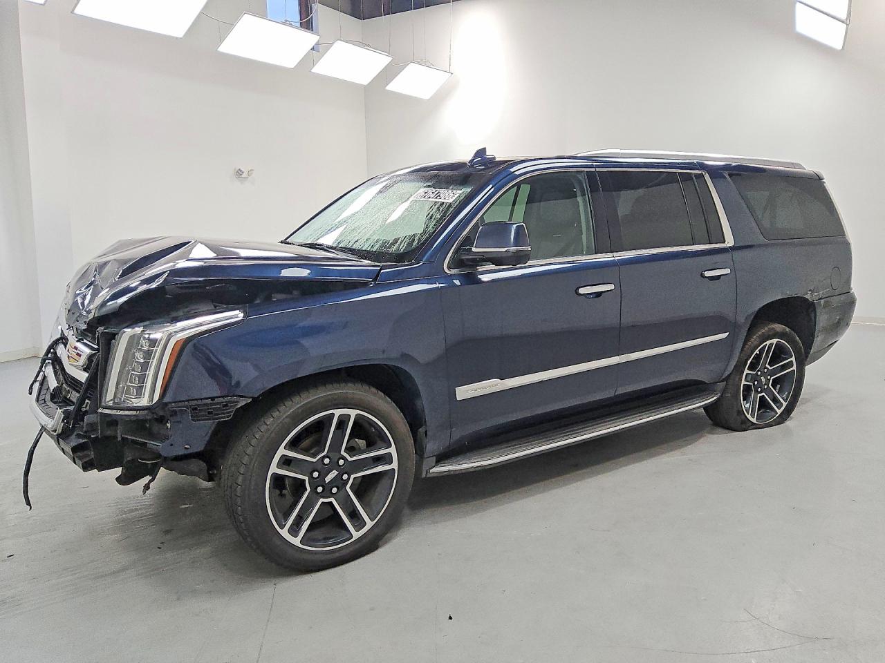 2018 CADILLAC ESCALADE ESV Luxury — Front 3/4